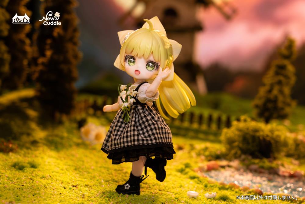 Hasuki presents Fiori, the first figure in their new series, New Cuddle!
The New Cuddle series features non-scale chibi-style characters with real fabric outfits. The sparkling glass eyes bring the characters to life and melt your heart. With alternate face plates and hands, you can create a variety of scenes and displays.