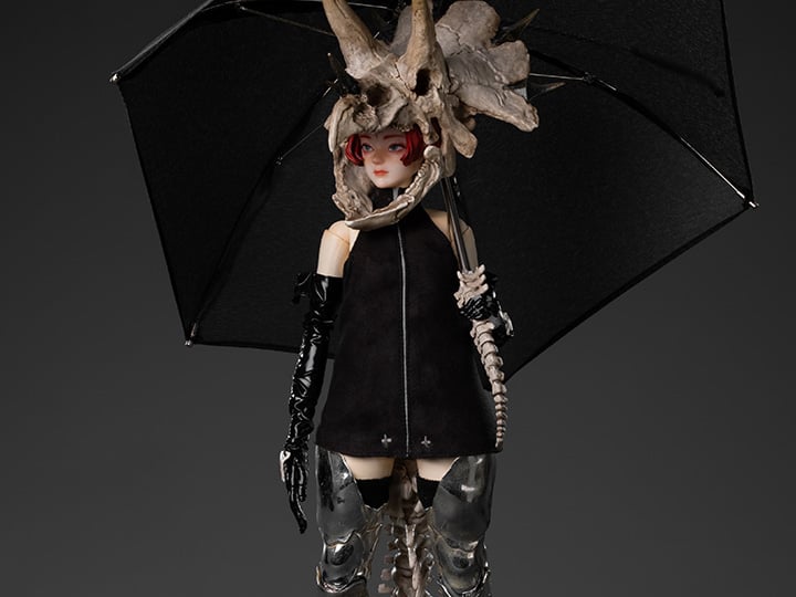 Beautiful Chemistry and artist Entei Ryu have teamed up to create the Fierce Girls Series Bone Girl (Triceratops) 1/6 scale figure. The figure features a woman wearing a black mini-dress, black elbow-length gloves, as well as a triceratops skull and a long bone tail. She is also wearing thigh-length silver armored boots and comes with a bone-handled umbrella, metal chain and dinosaur charms.