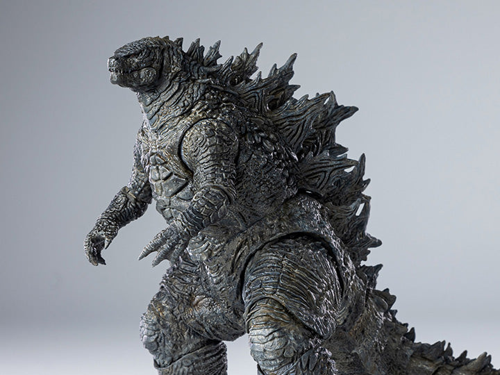 Standing at approximately 7 inches tall, features a more perfect posture with its re-designed neck and mouth parts. These re-designed neck and mouth parts in this updated version provide a wider range of motion while able to better concealment of joints when flexed. It captures intricate details faithfully, replicating its appearance on the screen. With 26 points of articulation and an articulated tail for posing and displaying in your collection.