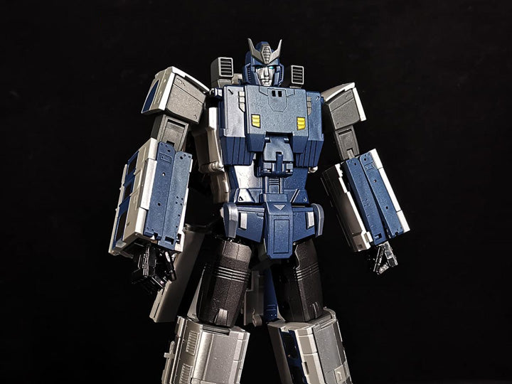 From Moon Studios comes a series of robot figures which transform from robots into different types of trains. The MSO4 Moon Shine figure transforms from a robot into a train. Collect transforming figures MSO1 through MSO6 and you can combine them to form Radiatron!