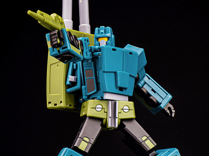 Simplicity is the ultimate sophistication, as Magic Square’s design progresses, the Night Tracer release is arguably the smoothest transformation yet! The MS-B53 Night Tracer can convert between robot form and truck form and comes with additional weapons and other accessories for more dynamic display opportunities. Other figures shown not included
