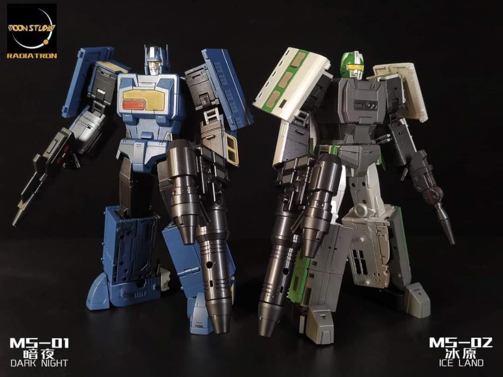 From Moon Studios comes a series of robot figures which transform from robots into different types of trains. The MSO2 Ice Land figure transforms from a robot into a train. Collect transforming figures MSO1 through MSO6 and you can combine them to form Radiatron!