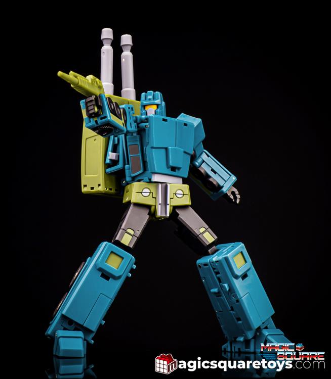 Simplicity is the ultimate sophistication, as Magic Square’s design progresses, the Night Tracer release is arguably the smoothest transformation yet! The MS-B53 Night Tracer can convert between robot form and truck form and comes with additional weapons and other accessories for more dynamic display opportunities. Other figures shown not included