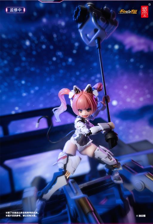 Dressed in white armor and equipped with a heavy hammer, don't underestimate the power of Strike Cat! The telescopic structure at the forearm and the linkage joint design at the knee of the calf increase the stability of the product. The Bastet widget pieces can be assembled into different weapons, including a cannon, electromagnetic gun, sledgehammer, and dual guns.