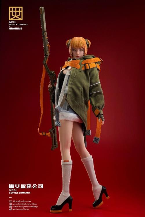 The Grainne figure features changeable eyeballs, a magic wand briefcase, variable magic wands, and an army green hooded cloak.