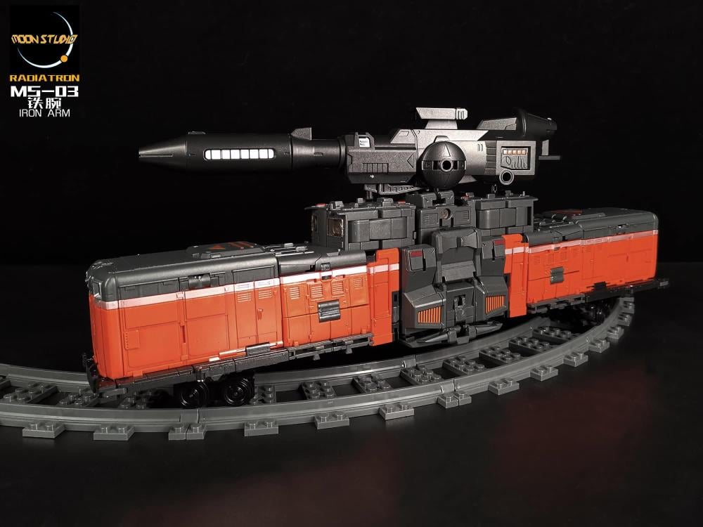 From Moon Studios comes a series of robot figures which transform from robots into different types of trains. The MSO3 Iron Arm figure transforms from a robot into a train. Collect transforming figures MSO1 through MSO6 and you can combine them to form Radiatron!