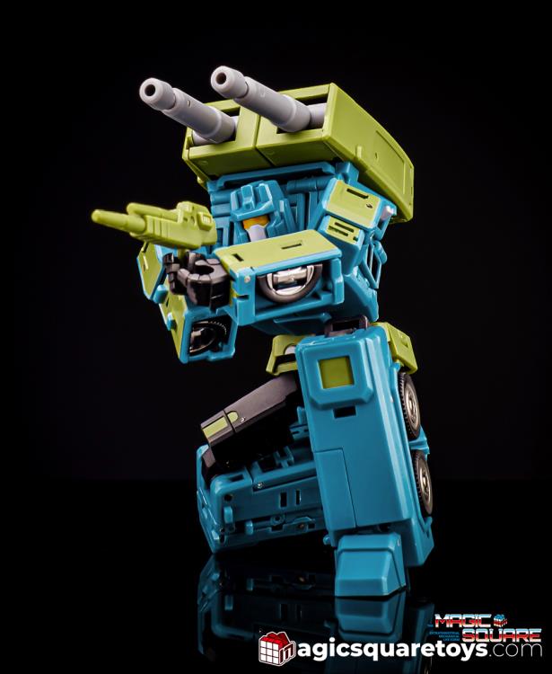 Simplicity is the ultimate sophistication, as Magic Square’s design progresses, the Night Tracer release is arguably the smoothest transformation yet! The MS-B53 Night Tracer can convert between robot form and truck form and comes with additional weapons and other accessories for more dynamic display opportunities. Other figures shown not included