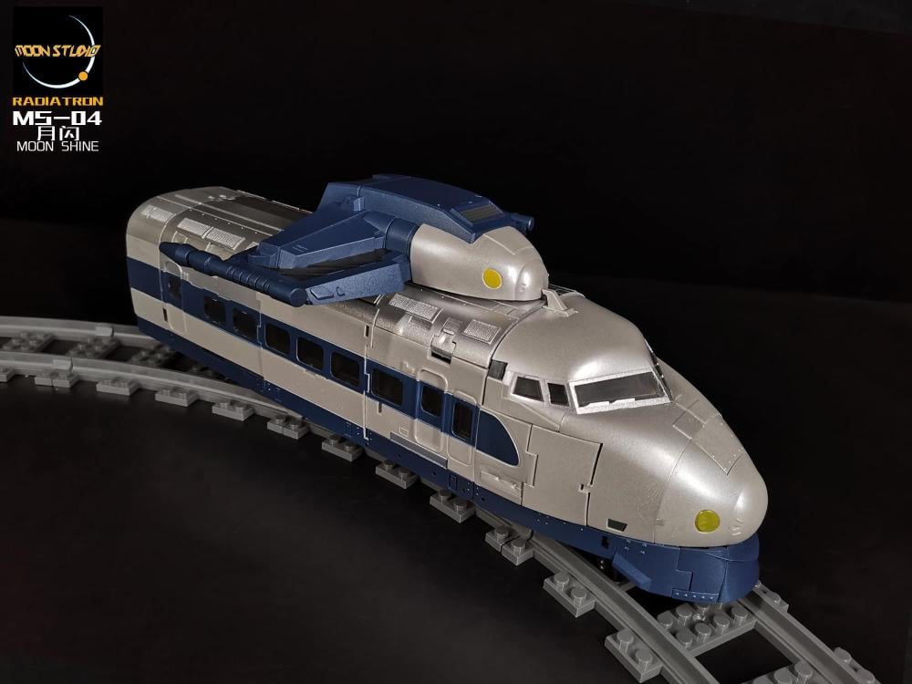 From Moon Studios comes a series of robot figures which transform from robots into different types of trains. The MSO4 Moon Shine figure transforms from a robot into a train. Collect transforming figures MSO1 through MSO6 and you can combine them to form Radiatron!