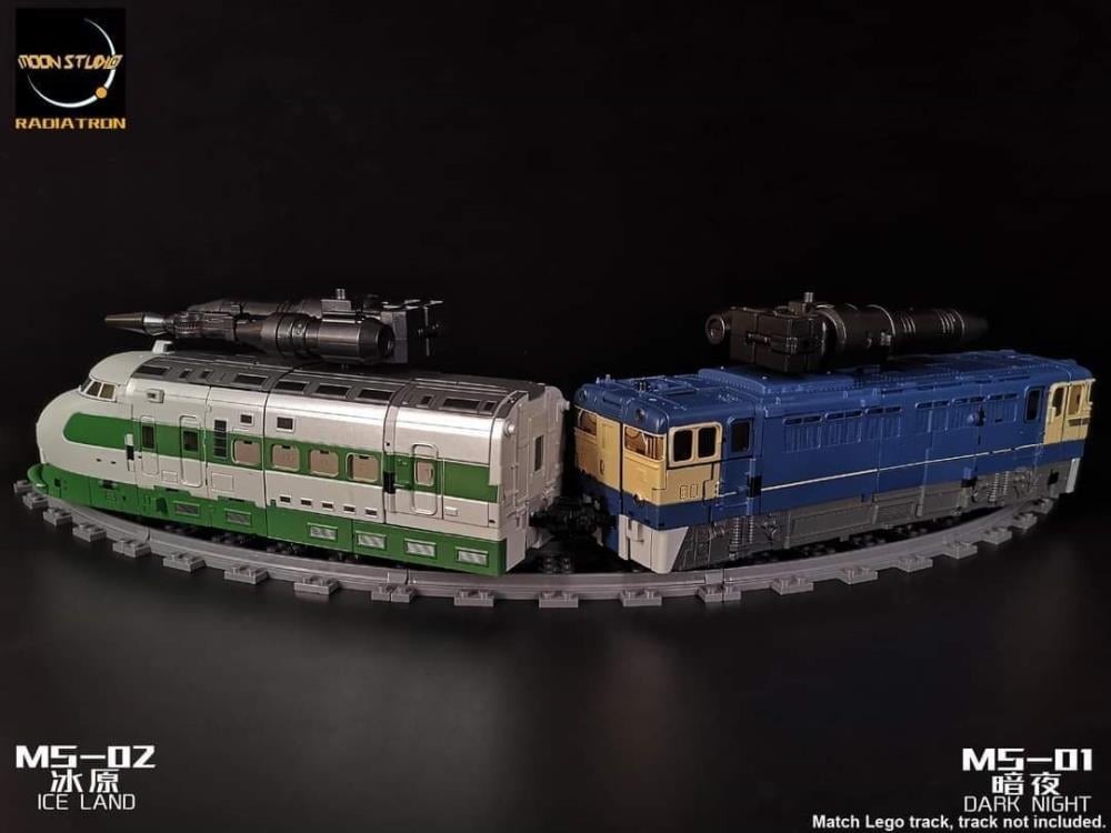 From Moon Studios comes a series of robot figures which transform from robots into different types of trains. The MSO2 Ice Land figure transforms from a robot into a train. Collect transforming figures MSO1 through MSO6 and you can combine them to form Radiatron!