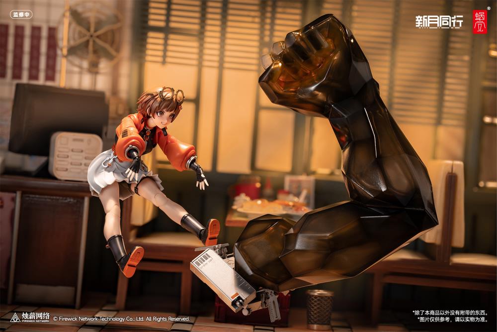 Based on the brand new mobile game, Crescent Moon Walker, Snail Shell three-dimensionalizes character choice Qianqiu for the first time! 
This highly detailed collectible figure comes with an array of interchangeable features to enhance your display experience. Included are four distinct facial expressions: an open-mouth face (pre-attached), a happy face, a scrappy face, and a serious face, all equipped with full eye movement. A new eyeball adjustment stick is also provided for easy control of the gaze ang