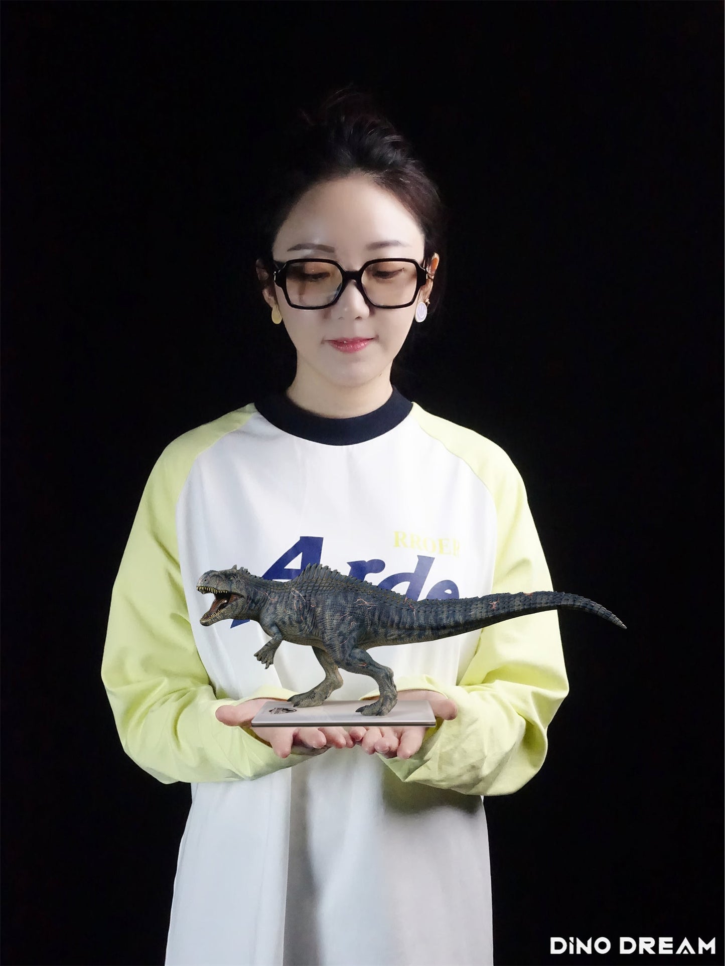 (Pre-order) Dino Dream 1/30 Giganotosaurus Statue
