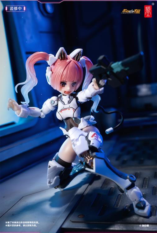 Dressed in white armor and equipped with a heavy hammer, don't underestimate the power of Strike Cat! The telescopic structure at the forearm and the linkage joint design at the knee of the calf increase the stability of the product. The Bastet widget pieces can be assembled into different weapons, including a cannon, electromagnetic gun, sledgehammer, and dual guns.