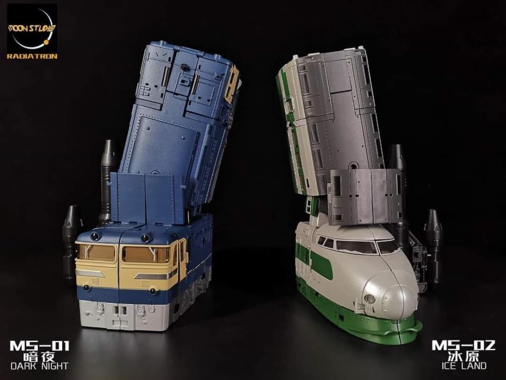From Moon Studios comes a series of robot figures which transform from robots into different types of trains. The MSO2 Ice Land figure transforms from a robot into a train. Collect transforming figures MSO1 through MSO6 and you can combine them to form Radiatron!