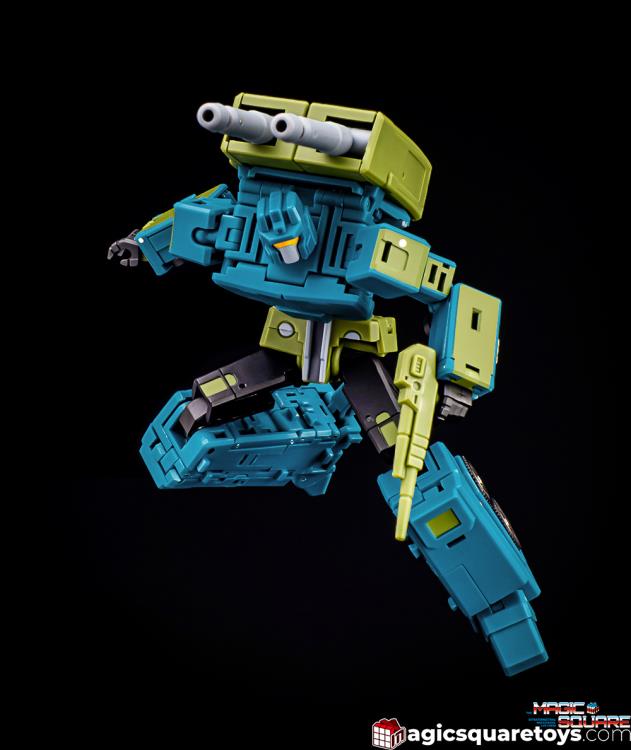 Simplicity is the ultimate sophistication, as Magic Square’s design progresses, the Night Tracer release is arguably the smoothest transformation yet! The MS-B53 Night Tracer can convert between robot form and truck form and comes with additional weapons and other accessories for more dynamic display opportunities. Other figures shown not included