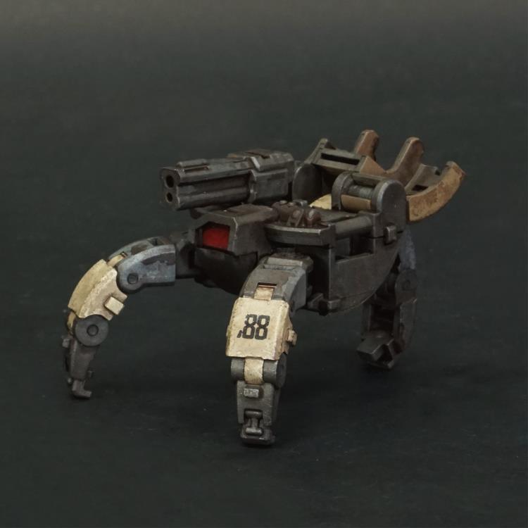 The Sand Laevis DD5s is a transformable drone with the ability to switch between remote control or intelligent exploration modes, and has both compact and expanded forms. In compact form, it has the ability to travel speedily by rolling in a barrel shape and can cover mines or traps on the road, thereby opening up a safe route for the convoy.