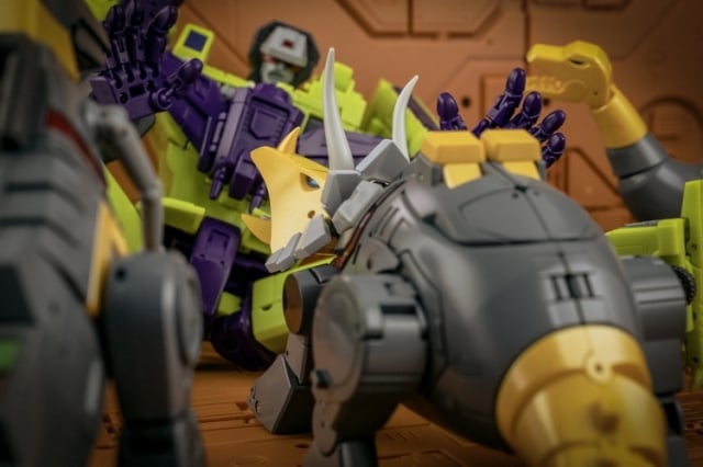 H63 Gorgo by Newage converts from a triceratops to a battling robot figure. This figure includes several accessories including a blaster, alternate hands, and an electricity effect part! With multiple points of articulation, this figure will make a great addition to any collection! Other figures shown not included