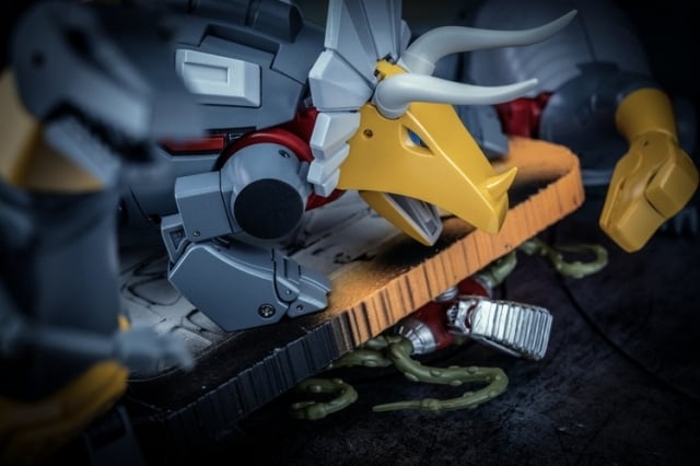 H63 Gorgo by Newage converts from a triceratops to a battling robot figure. This figure includes several accessories including a blaster, alternate hands, and an electricity effect part! With multiple points of articulation, this figure will make a great addition to any collection! Other figures shown not included