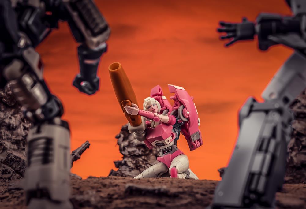 This H48 Maschinenmensch figure stands over 5 inches tall and features some die-cast parts for a more durable and heavy feel. Several accessories are included for more display options. Other figures shown not included