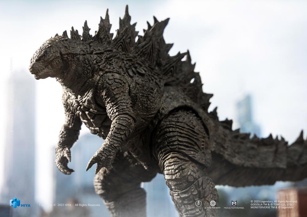 Standing at approximately 7 inches tall, features a more perfect posture with its re-designed neck and mouth parts. These re-designed neck and mouth parts in this updated version provide a wider range of motion while able to better concealment of joints when flexed. It captures intricate details faithfully, replicating its appearance on the screen. With 26 points of articulation and an articulated tail for posing and displaying in your collection.