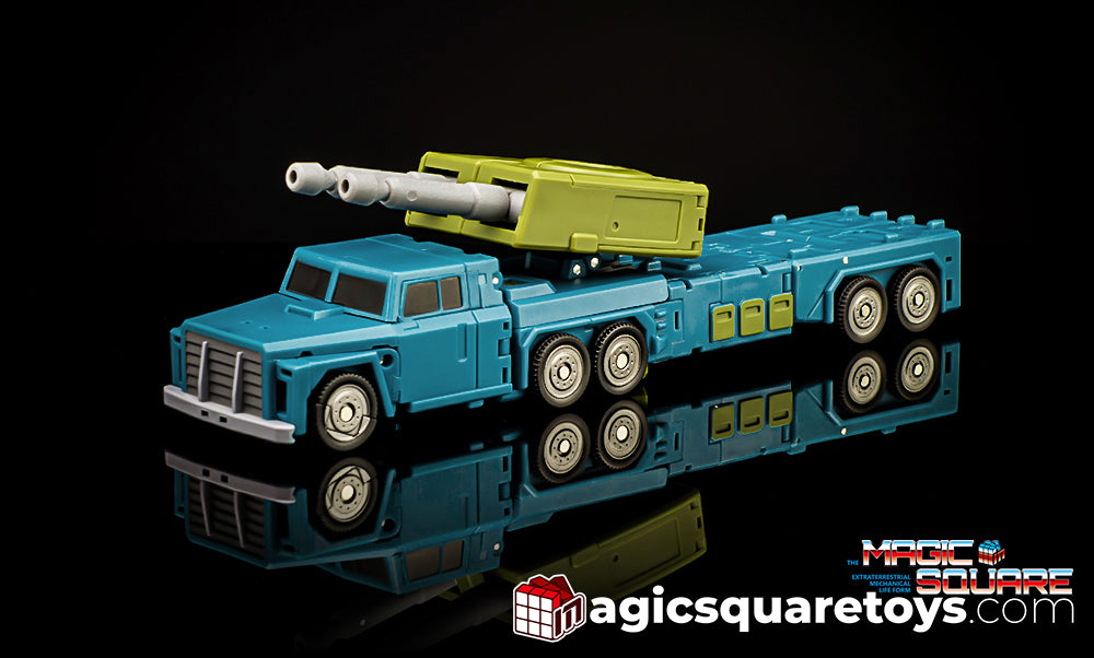 Simplicity is the ultimate sophistication, as Magic Square’s design progresses, the Night Tracer release is arguably the smoothest transformation yet! The MS-B53 Night Tracer can convert between robot form and truck form and comes with additional weapons and other accessories for more dynamic display opportunities. Other figures shown not included