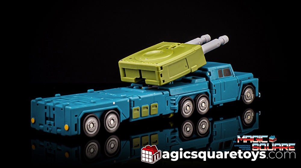 Simplicity is the ultimate sophistication, as Magic Square’s design progresses, the Night Tracer release is arguably the smoothest transformation yet! The MS-B53 Night Tracer can convert between robot form and truck form and comes with additional weapons and other accessories for more dynamic display opportunities. Other figures shown not included