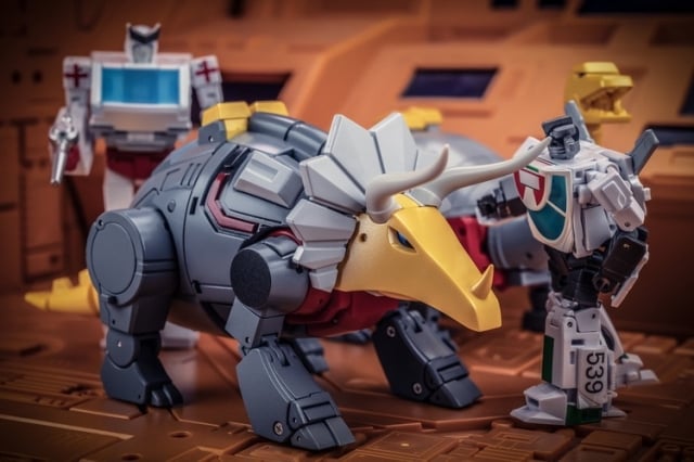 H63 Gorgo by Newage converts from a triceratops to a battling robot figure. This figure includes several accessories including a blaster, alternate hands, and an electricity effect part! With multiple points of articulation, this figure will make a great addition to any collection! Other figures shown not included