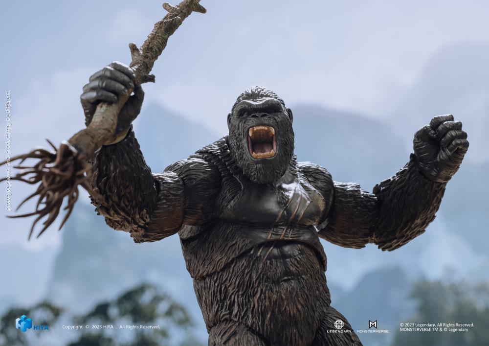 Embark on an expedition to an uncharted island and discover the domain of the colossal Kong with Hiya's Exquisite Basic series! From Kong: Skull Island (2017), the Exquisite Basic Kong stands just under 6" tall and faithfully replicates his appearance from the film. From Kong's intimidating gaze to the chest of battle scars, every detail is finely crafted, emphasizing the power of the mighty ruler of Skull Island.