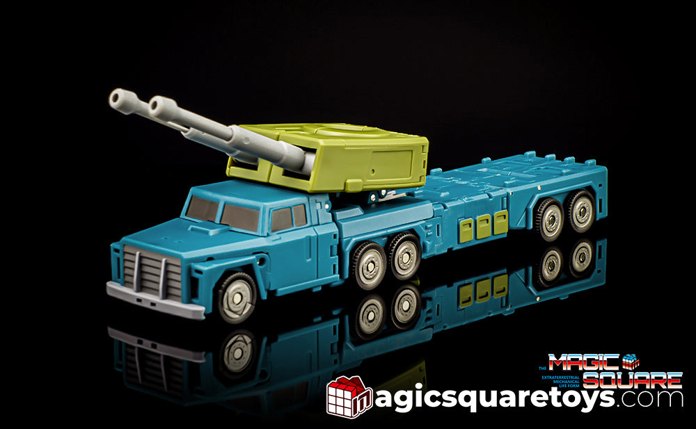 Simplicity is the ultimate sophistication, as Magic Square’s design progresses, the Night Tracer release is arguably the smoothest transformation yet! The MS-B53 Night Tracer can convert between robot form and truck form and comes with additional weapons and other accessories for more dynamic display opportunities. Other figures shown not included