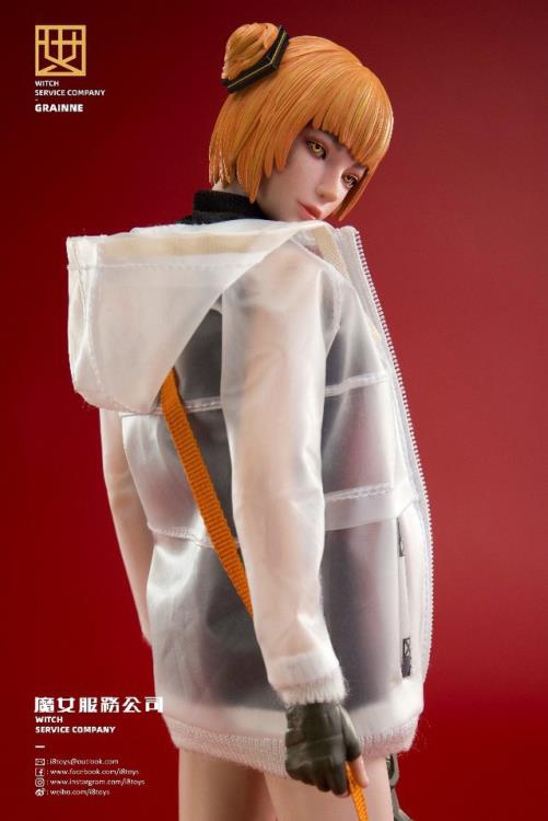 The Grainne figure features changeable eyeballs, a magic wand briefcase, variable magic wands, and an army green hooded cloak.