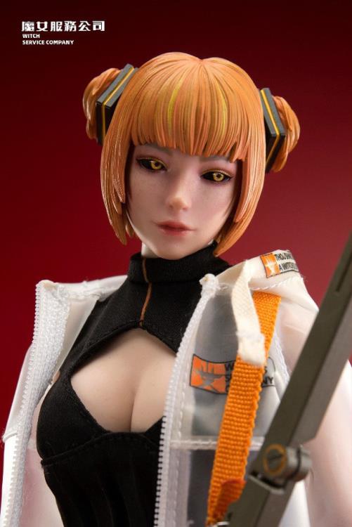 The Grainne figure features changeable eyeballs, a magic wand briefcase, variable magic wands, and an army green hooded cloak.