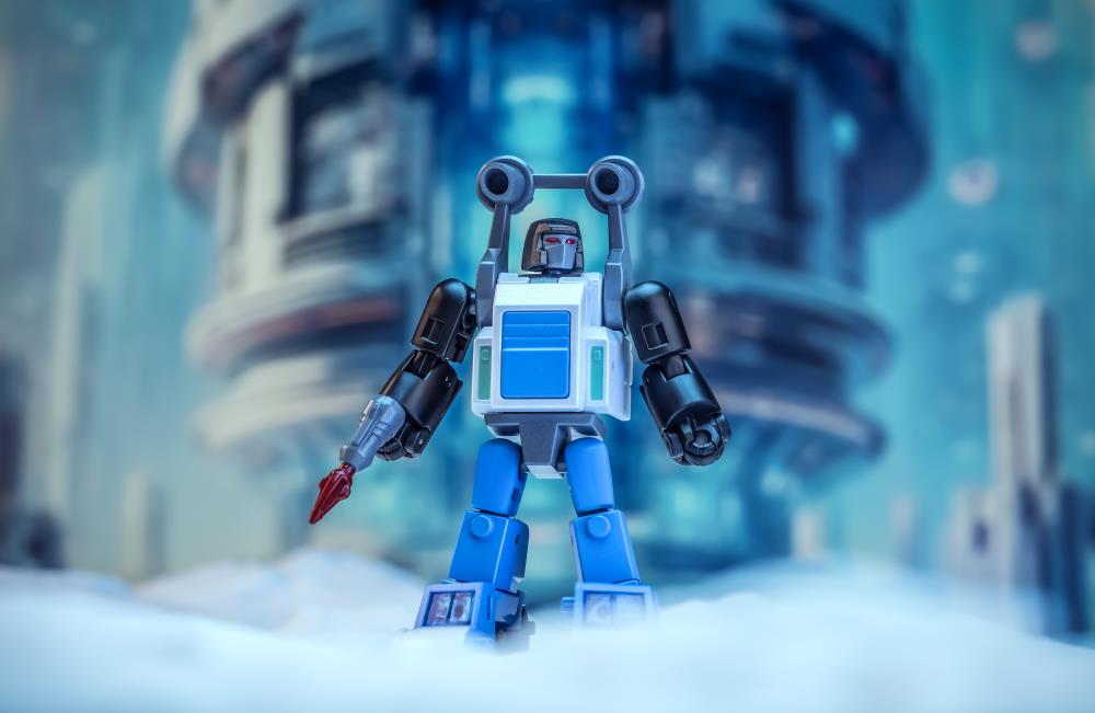 NA H61 Btekelili & H61 Famsterdamned are miniature vehicles by Newage that are able to convert into battle robots. Standing about 2 inches tall in robot mode, these figures come armed with blasters and feature multiple points of articulation