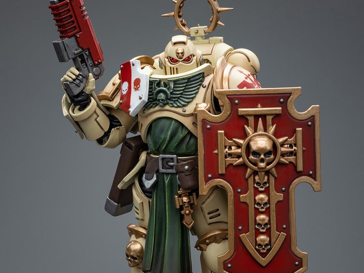 The Joy Toy Warhammer 40K Dark Angels Bladeguard Veteran action figure is a highly detailed collectible, perfect for fans of the Warhammer 40K universe. This figure captures the essence of the character’s formidable presence, making it a must-have for collectors and enthusiasts alike.