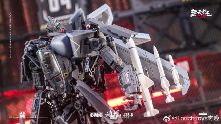 This highly detailed figure is a perfect addition to your robot collection! The J35-C Carefray figure converts from robot to fighter jet mode and comes with a crossbow weapon that will make your other figures think twice before messing with him!
