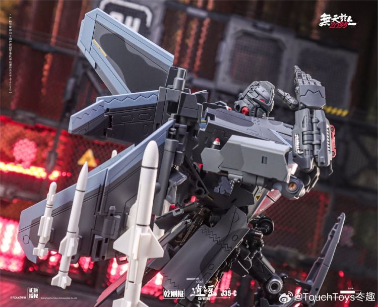 This highly detailed figure is a perfect addition to your robot collection! The J35-C Carefray figure converts from robot to fighter jet mode and comes with a crossbow weapon that will make your other figures think twice before messing with him!