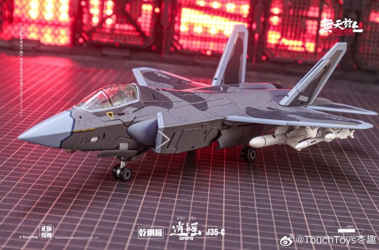 This highly detailed figure is a perfect addition to your robot collection! The J35-C Carefray figure converts from robot to fighter jet mode and comes with a crossbow weapon that will make your other figures think twice before messing with him!