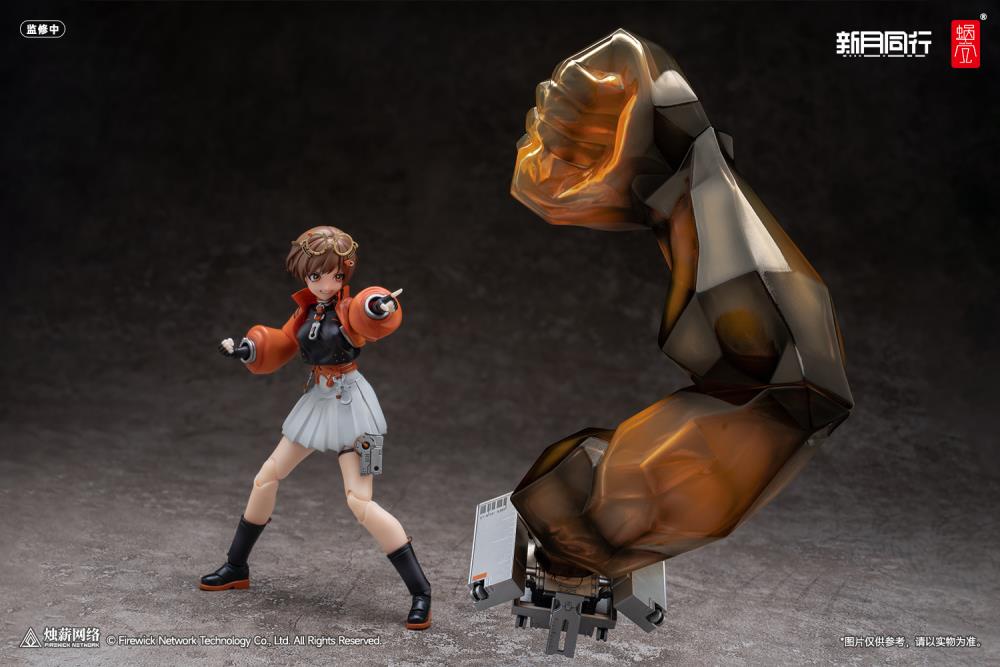 Based on the brand new mobile game, Crescent Moon Walker, Snail Shell three-dimensionalizes character choice Qianqiu for the first time! 
This highly detailed collectible figure comes with an array of interchangeable features to enhance your display experience. Included are four distinct facial expressions: an open-mouth face (pre-attached), a happy face, a scrappy face, and a serious face, all equipped with full eye movement. A new eyeball adjustment stick is also provided for easy control of the gaze ang