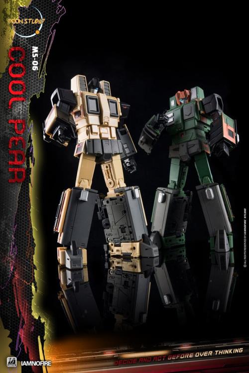 From Moon Studios comes a series of robot figures which transform from robots into different types of trains. The MSO6 Cool Peak figure transforms from a robot into a train. Collect transforming figures MSO1 through MSO6 and you can combine them to form Radiatron!