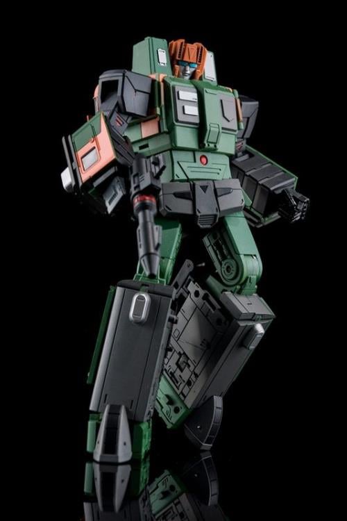 From Moon Studios comes a series of robot figures which transform from robots into different types of trains. The MSO5 Green Zone figure transforms from a robot into a train. Collect transforming figures MSO1 through MSO6 and you can combine them to form Radiatron!