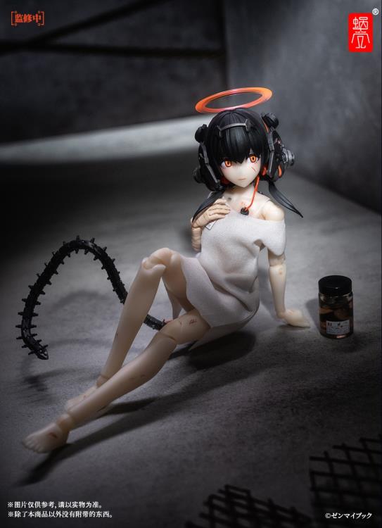 Snail Shell is proud to present a new 1/12 scale figure that will add some cybernetic vibes to your collection: the Hear No Evil figure! A mysterious android created with her ears covered with a futuristic headset, this figure will send shivers down your spine with it's premium articulation and a wide range of accessories. You won't be hearing what goes bump in the night after you order your figure and add it to your collection today! Other figures and accessories shown not included (sold separately)