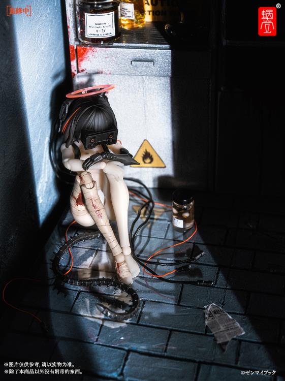 Snail Shell is proud to present a new 1/12 scale figure that will add some cybernetic vibes to your collection: the See No Evil figure! A mysterious android created with her eyes covered by a removable visor, this figure will send shivers down your spine with it's premium articulation and a wide range of accessories. You won't be seeing any evil after you order your figure and add it to your collection today! Other figures and accessories shown not included (sold separately)