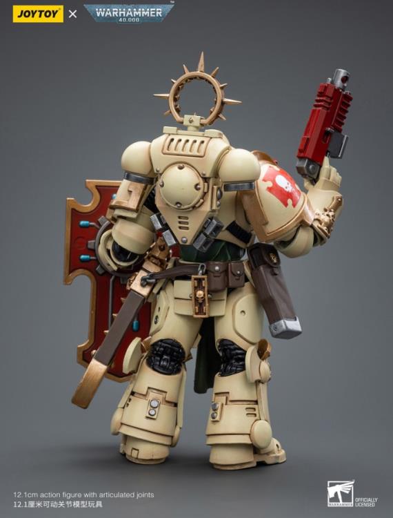 The Joy Toy Warhammer 40K Dark Angels Bladeguard Veteran action figure is a highly detailed collectible, perfect for fans of the Warhammer 40K universe. This figure captures the essence of the character’s formidable presence, making it a must-have for collectors and enthusiasts alike.