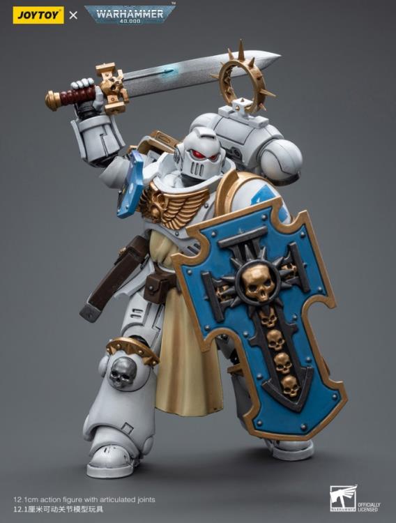 The Joy Toy Warhammer 40K White Consuls Bladeguard Veteran action figure is a highly detailed collectible, perfect for fans of the Warhammer 40K universe. This figure captures the essence of the character’s formidable presence, making it a must-have for collectors and enthusiasts alike.