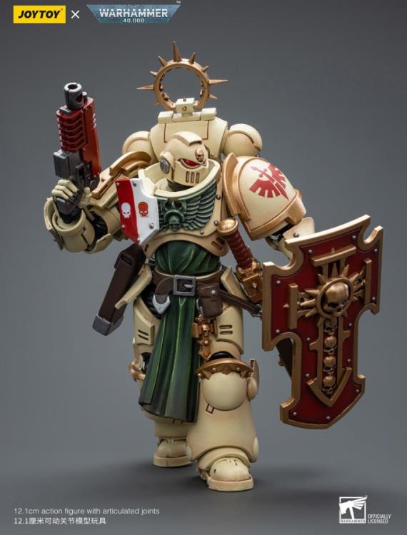 The Joy Toy Warhammer 40K Dark Angels Bladeguard Veteran action figure is a highly detailed collectible, perfect for fans of the Warhammer 40K universe. This figure captures the essence of the character’s formidable presence, making it a must-have for collectors and enthusiasts alike.