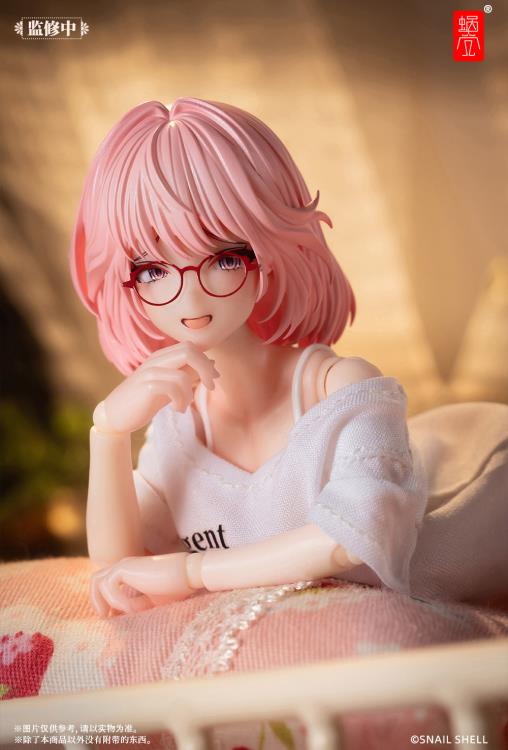 The main body of Aileen features intricate precision carving (molding), perfectly showcasing various details. To balance aesthetics and playability, the loose T-shirt on Aileen's upper body is made from real fabric, providing you with a better play experience. The rabbit agent image on the clothing is inspired by the animated series Aileen watched on television during her childhood, which sparked her admiration and longing for the agent profession.