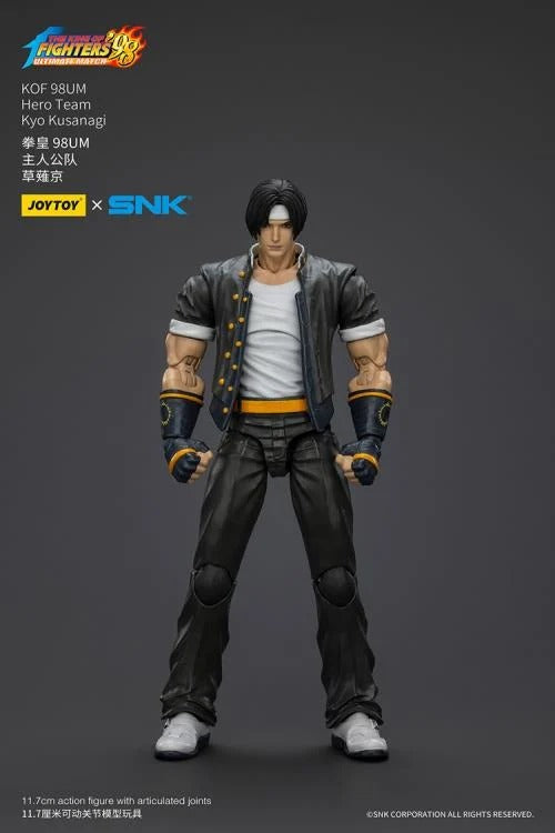 A new fighter is approaching! From the legendary fighting game The King of Fighters '98: Ultimate Match comes the next challenger in 1/18 scale: Kyo Kusanagi! Dressed in his traditional black and yellow outfit, Kyo comes with a large variety of accessories including flame effects when executing a powerful move. Recreated with jaw-dropping details lifted directly from the game, you'll be able to re-enact your favorite brawls or envision your own high stakes fights in style! Don't miss out on growing your KOF
