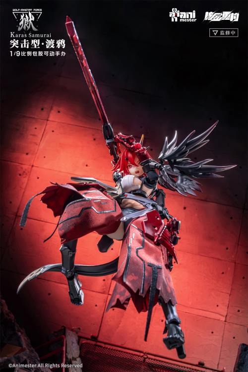 Three years ago in the deep winter, a leader led their team to raid an illegal laboratory and found Karas in her incubator. Her entire left arm had been transformed into a mechanical joint, and her skeleton had been replaced with an alloy prosthesis, turning her into a killing machine. When the leader cut off the restraint around Karas' neck, her broken body came to life. Perhaps touched by the fighting spirit of the creature, the leader of the troops sheathed his knife and brought her with them.