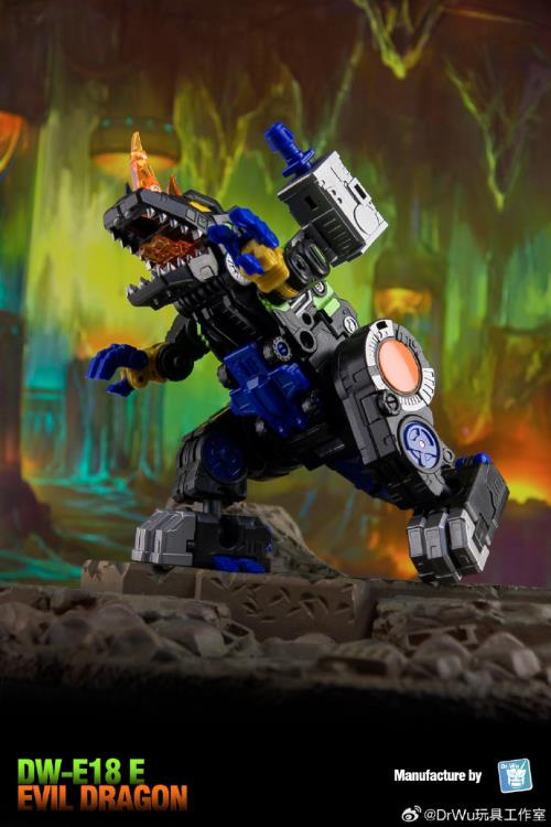 From Dr. Wu comes their newest converting figure, the DW-E18E Evil Dragon! This figure stands about 4 inches tall in dinosaur robot mode and can convert into a cube or battle station.