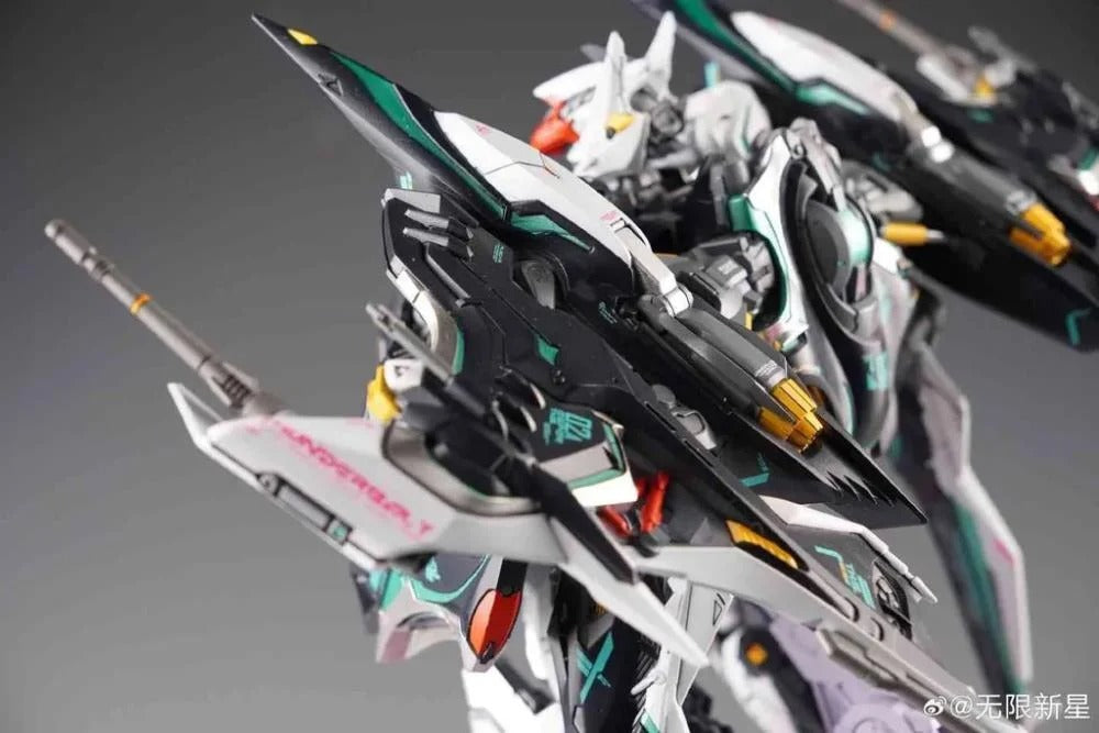 In ERA+ is proud to introduce a new model kit that will add some firepower to your collection: the Thunderbolt Manta Ray! Featuring a wide range of accessories and weapons, this is one mecha you won't want to miss out on! Order yours today and get ready to battle!