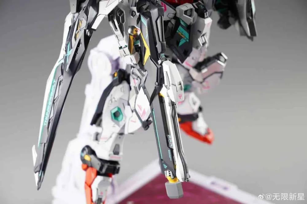 In ERA+ is proud to introduce a new model kit that will add some firepower to your collection: the Thunderbolt Manta Ray! Featuring a wide range of accessories and weapons, this is one mecha you won't want to miss out on! Order yours today and get ready to battle!