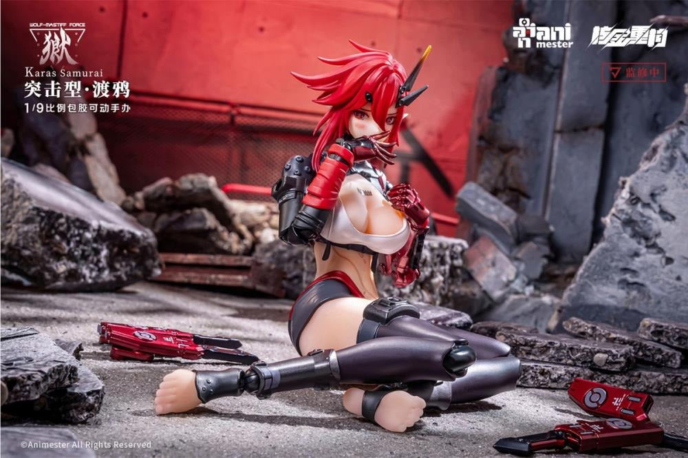 Three years ago in the deep winter, a leader led their team to raid an illegal laboratory and found Karas in her incubator. Her entire left arm had been transformed into a mechanical joint, and her skeleton had been replaced with an alloy prosthesis, turning her into a killing machine. When the leader cut off the restraint around Karas' neck, her broken body came to life. Perhaps touched by the fighting spirit of the creature, the leader of the troops sheathed his knife and brought her with them.